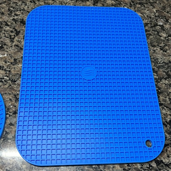 Thermos hi temp silicone trivet set - Picture 3 of 6